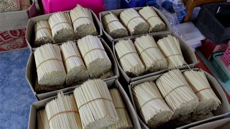 To ensure you do not miss all the action. ไม้ไผ่ ตะเกียบ ThaiPBS - YouTube