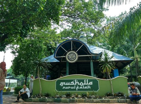 Setelah selesai mengaduk, letakkan adonan di dalam mangkuk. Khaira Umah: Wisata Edutainment di SeaWorld Ancol