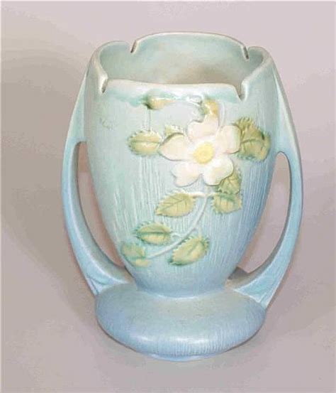Lot Roseville Pottery Blue White Rose Footed Vase 983 7