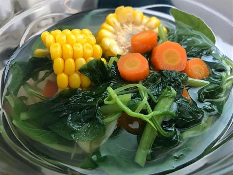 Meskipun sayur bening bayam sudah sangat umum disajikan di sana sini, ia tetap mempunyai tempatnya sendiri di hati para pecintanya. Resep Sayur Bayam Bening Sosis / Resep Sayur Bayam Bakso ...