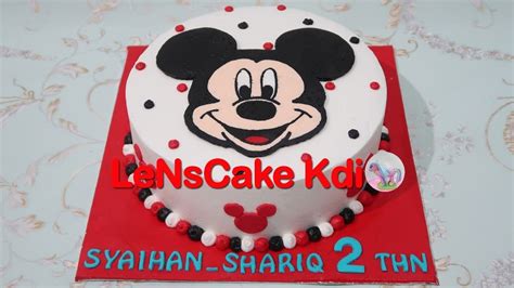 Pastikan teksturnya menjadi kental, kemudian masukkan margarin cair dan pasta pandan. Gambar Kue Cake Mini