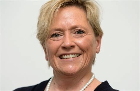 Search, discover and share your favorite susanne eisenmann gifs. Stuttgarter Bürgermeisterin: Susanne Eisenmann wird ...