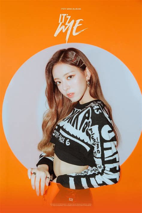 Itzys Yuna Strikes A Pose In Itz Me Teaser Itzy Wannabe Hd Phone