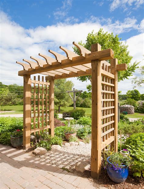 Once you have understood the types of wood and have decided on the kind of wood you are going to use for a particular project, you need to understand various types of wood work tools available in the market and how these tools can help you with woodworking. Four Outdoor Woodworking Project Tips