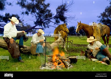 Cowboys Campfire Hi Res Stock Photography And Images Alamy