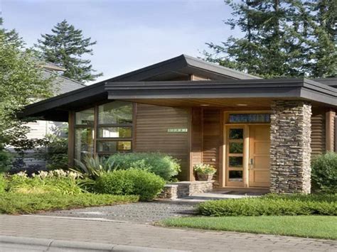 Style ranch is only ever one story high, but usually the most expensive to build per square foot. Small House Plans Under 1000 Sq Ft : Gorgeous Small Houses ...
