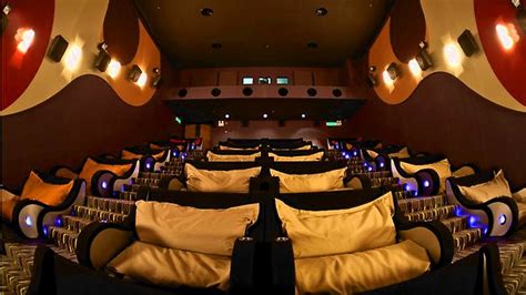 Εικόνα του dillenia homestay, τζοχόρ μπαχρού: 7 Most Comfortable Cinemas in the World That You Won't ...