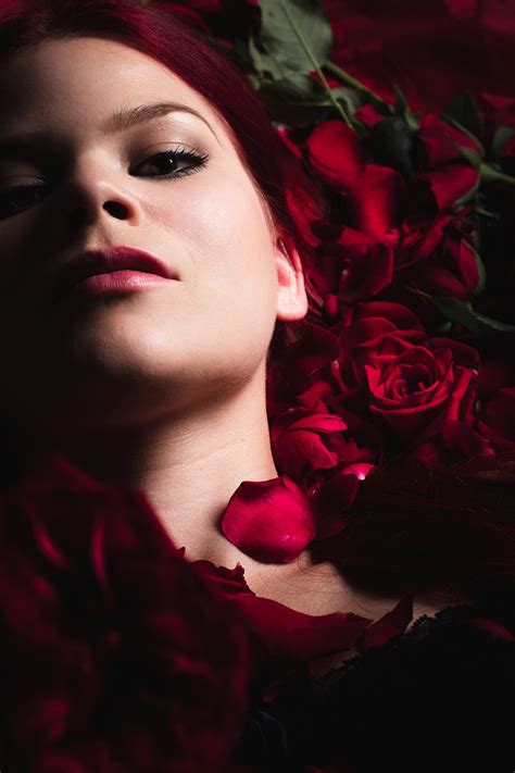Impression signée Bed of Roses Gothique Dark Roses Etsy Bed Of Roses Red Roses Goth Quotes