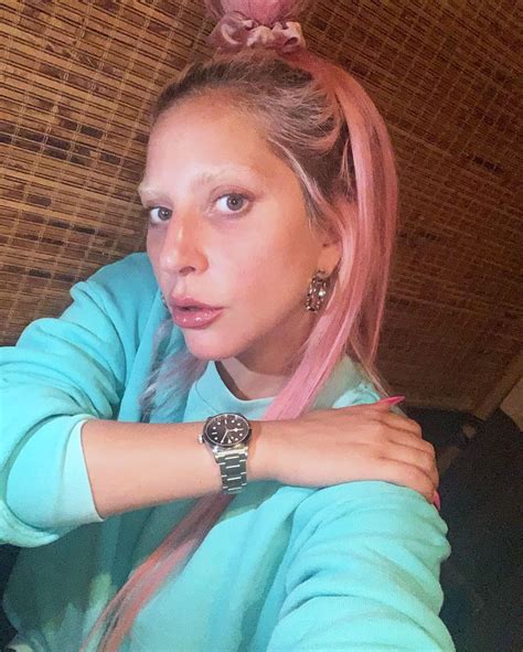 Lady Gaga Goes Makeup-Free With Bleached Brows - I Know All News