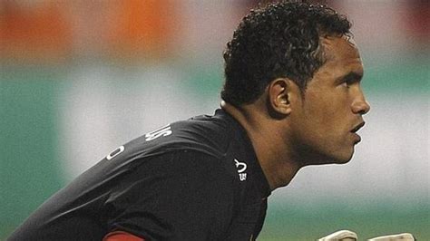 Bruno fernandes das dores de souza (23 de diciembre de 1984, ribeirão das neves), mejor conocido como bruno, es un futbolista brasileño que juega como portero en el boa esporte. Killer goalie Bruno Fernandes de Souza signs new soccer ...
