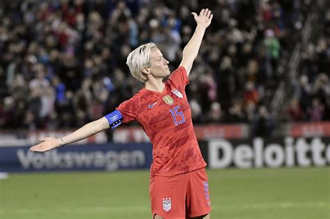 Uswnts Megan Rapinoe Becomes First Openly Gay Woman To Pose For Si