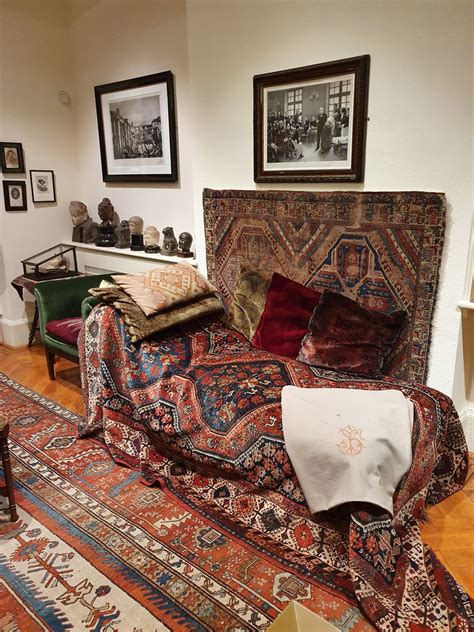 Sigmund Freuds Famous Psychoanalytic Couch One Of The Mo Flickr