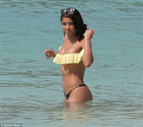 Justin Bieber S Ex Yovanna Ventura In Frilly Bikini Top In St Barts