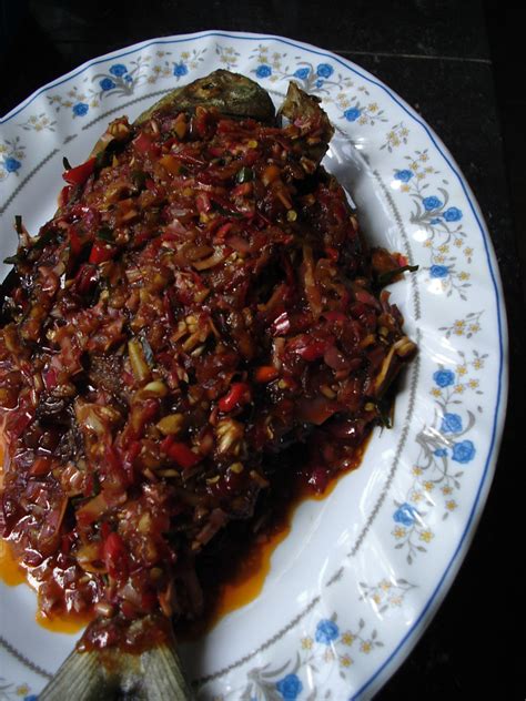 Makanan ini memilik rasa pedas, manis dan masam. Resepi Ikan Bawal Tiga Rasa Simple ~ Resep Masakan Khas
