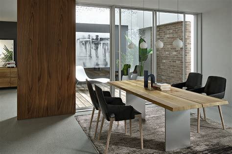 Modernes esszimmer mit kelim teppich unter dem tisch teppiche. Teppich unter dem Esstisch | Einrichtungstipps von COMNATA