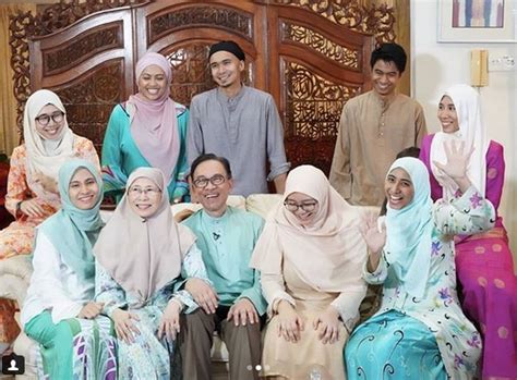 Pengerusinya, datuk khairul anwar rahmat berkata, penubuhan sukaguam sekaligus dapat memberi pendedahan dan maklumat kepada masyarakat mengenai hal berkaitan perundangan yang tidak diketahui oleh mereka. 20 Tahun Terpenjara, Raya Kali Ini Semua Ahli Keluarga ...