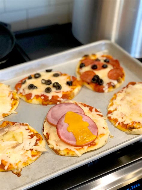 If your dogs aren't used to eating homemade meals, just give them a little at a time mixed with their dry food, as a sudden change in diet may cause stomach upsets or diarrhea. 21+ Puppy Themed Birthday Party Food Ideas - Parties With ...