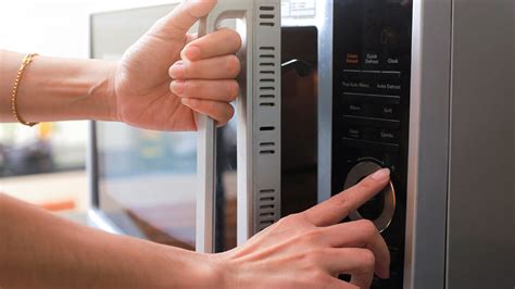 Dangerous Side Effects Of Eating Microwaved Meals According To Science