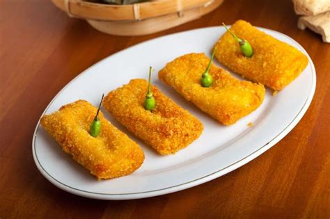 Tips merawat tas kulit anda agar awet dan tidak mengelupas. Tips Menggoreng Risoles agar Kulitnya Tidak Mudah Sobek