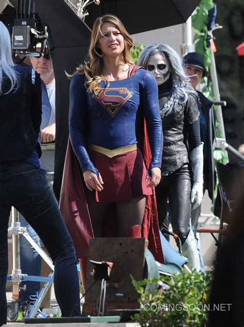 New Supergirlthe Flash Crossover Set Pics Feature A Surprise Villain Team Up Flash And