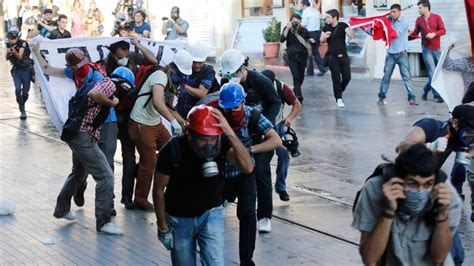 Turkish Police Disperse Istanbul Opposition Protest Several Injured