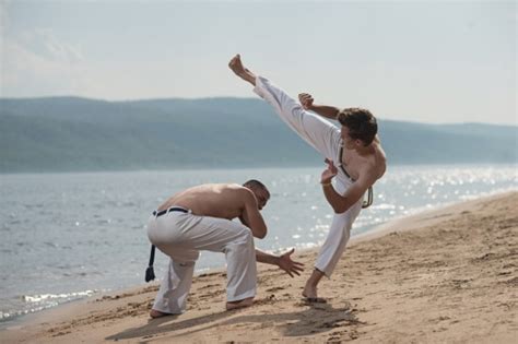 Capoeira Uma Disciplina Que Combina Artes Marciais E Dan A