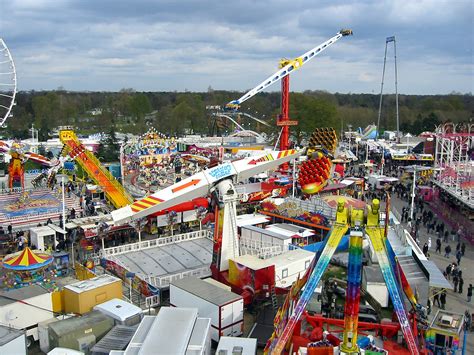 Reportage complet sur la foire du midi, principale fête de l'agglomération de bruxelles. Foire du Trône: conseils pratiques, attractions...
