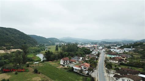 O boletim epidemiológico divulgado no fim da tarde deste domingo, 20, pela diretoria de vigilância em saúde registra que, nas últimas 24 horas, foram notificadas 39 novas ocorrências da doença no município. Como fica o tempo em Brusque na semana que se inicia | O ...