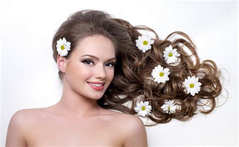 Fungsi lainnya dari hair oil adalah melindungi rambut dari peralatan styling seperti catok ataupu pengeriting. Treatment Alami Di Rumah Untuk Rambut Kering Rusak - Shine ...