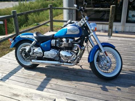 It was announced late 2016 and began selling in february 2017. 2002 Triumph Bonneville America - Moto.ZombDrive.COM