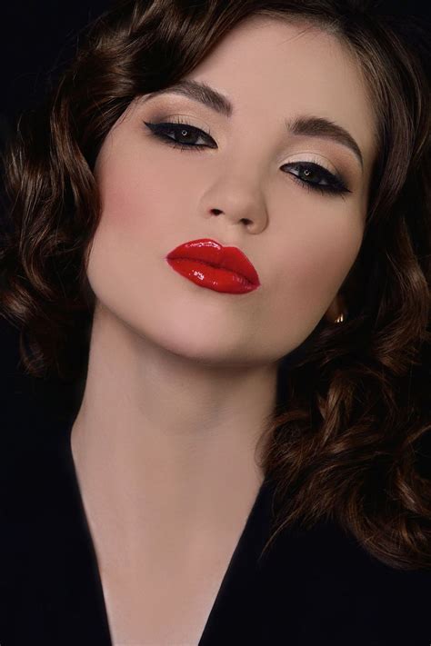 Red Lipstick Shades Red Lipsticks Stunning Eyes Beautiful Lips Beautiful Women Gorgeous