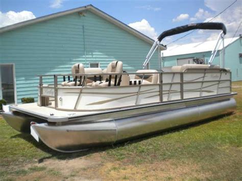 They offer better flotation and capacities with smaller diameter pontoons for the maximum boating experience and performance, without sacrificing safety and stability in the water. Bentley Pontoons Boats for sale in Lexington, South Carolina