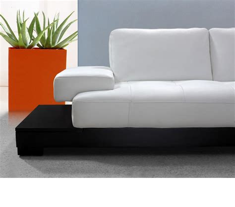 Refresh your living room with a chic white sofa. DreamFurniture.com - Modern White Leather Sectional Sofa