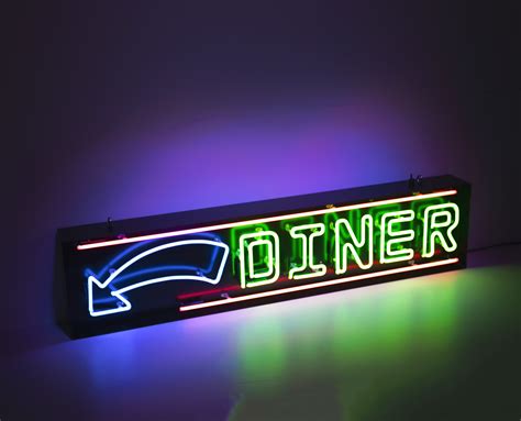 Diner Neon 16m X 36cm Kemp London Bespoke Neon Signs Prop Hire