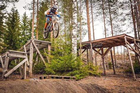 3 Easy Ways To Prevent Mountain Bike Injuries Basic Planet
