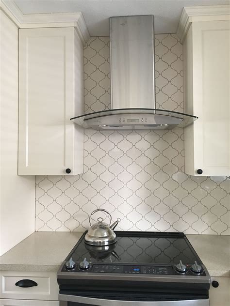 Kitchen Love Arabesque Tile Back Splash Cream Shaker Cabinet Black