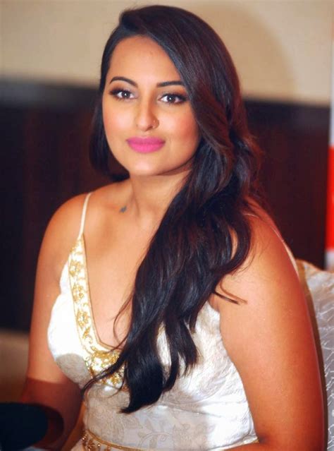 Sonakshi Sinha Full Nangi Photos Sexy Wallpaper 2015 Bollywood Actress Sonakshi Sinha Hot Nangi