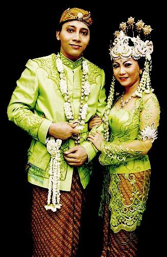 Namun tidak bagi pakaian adat sunda ini. tHomBloG: pakaian adat sunda