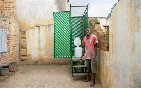 Loowatts Waterless Toilet System Turns Waste Into Electricity And