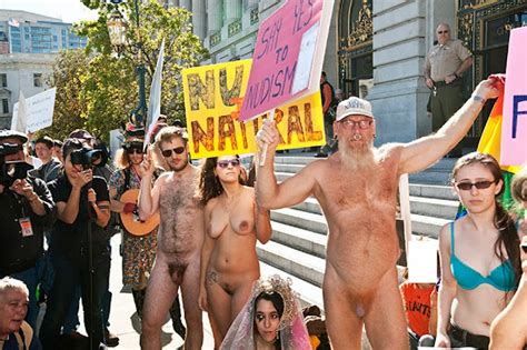 El Mundo En Pelotas Manifestaci N Nudista En San Francisco