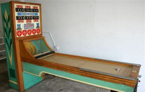 Different shuffleboard tables employ different scoring systems, but the outdoor shuffleboard courts popularly use the triangle scoring system. United Rumpus Bowling Alley Shuffle Bowler 1963 coin ...