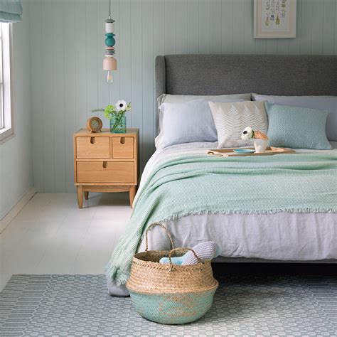 In this bedroom, emerald green curtains and cushions offer a generous helping of color, while the same hue also leaning to the cooler end of green's spectrum, mint greens are an enlivening choice that offer a clean take on natural colors. Green bedroom ideas - from olive to emerald, explore the ...