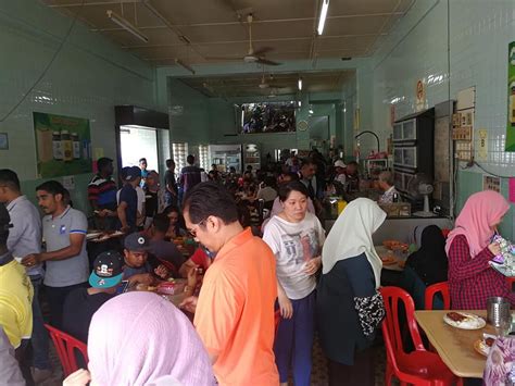 Jalan yang kalsom is no stranger to long queues and nasi kandar ayam merah @ kedai kopi yong suan's delectable curries boiling away wafts past the passerby, and. Nasi Ganja Ipoh - 永泉茶室旅店 Rumah Tumpangan Dan Kedai Kopi ...