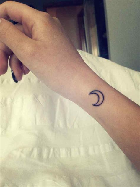 If you want a tattoo that will look stunning while at the same it can be hidden or displayed depending on what you wear then the small sun wrist tattoo is the one for you since it comes in many variations. Small Sun And Moon Tattoo On Wrist