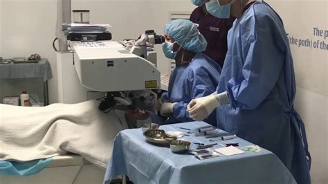 Doktor perubatan (klinik sendiri) anak: Eye lasik surgery Prof Dr. Muhaya - YouTube
