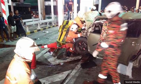 The latest incident is the second fatal accident to take place at the toll plaza. Hari lahir berdarah di Plaza Tol Batu Tiga