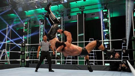 Photos Mcintyre And Rollins Leave It All In The Ring In Edge Of Your Seat Wwe Title Match In