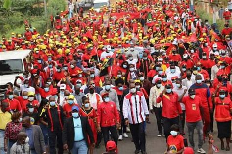 Militantes Do Mpla Marcharam No Icolo E Bengo Para Saudar O Seu 8° Congresso Ordinário