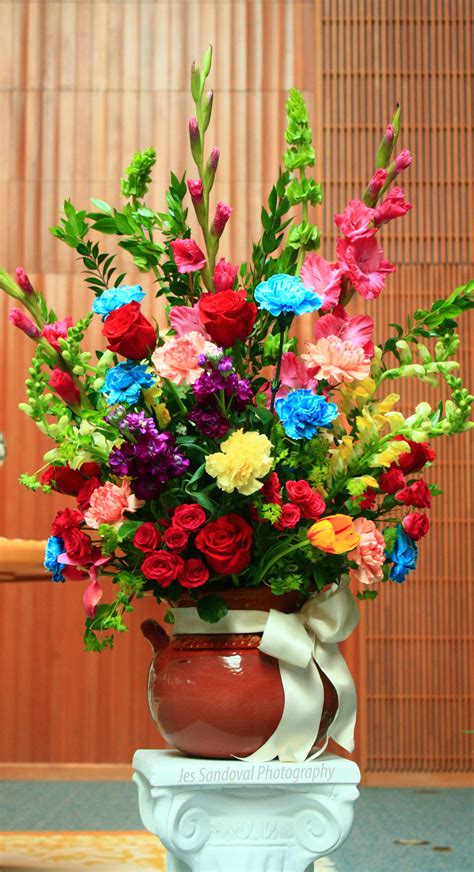 In chinese cultures, the family wears white at the funeral and does not wear any jewelry or red clothing, as red is the color of happiness. Cinco de Mayo wedding by Flowerful Designs! Absolutely ...