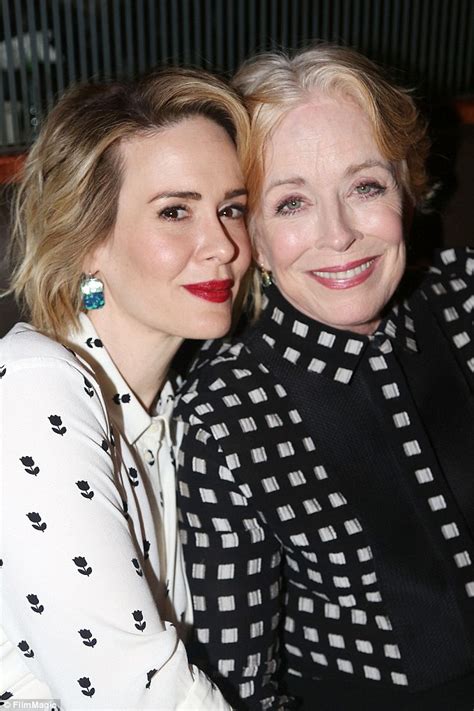 Sarah Paulson Gushes About Girlfriend Holland Taylor Daily Mail Online